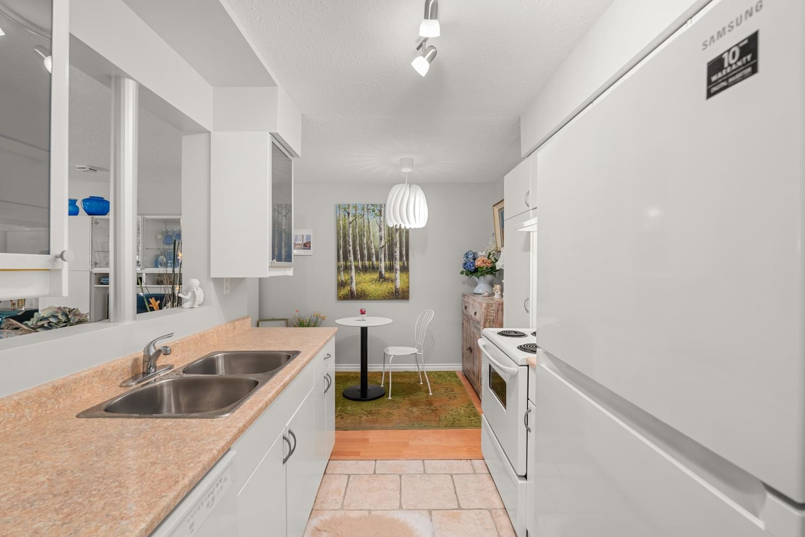 Listing Image 5