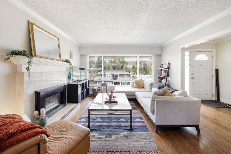 4378 Briarwood Crescent, Burnaby, V5G 2M6 | Image 3