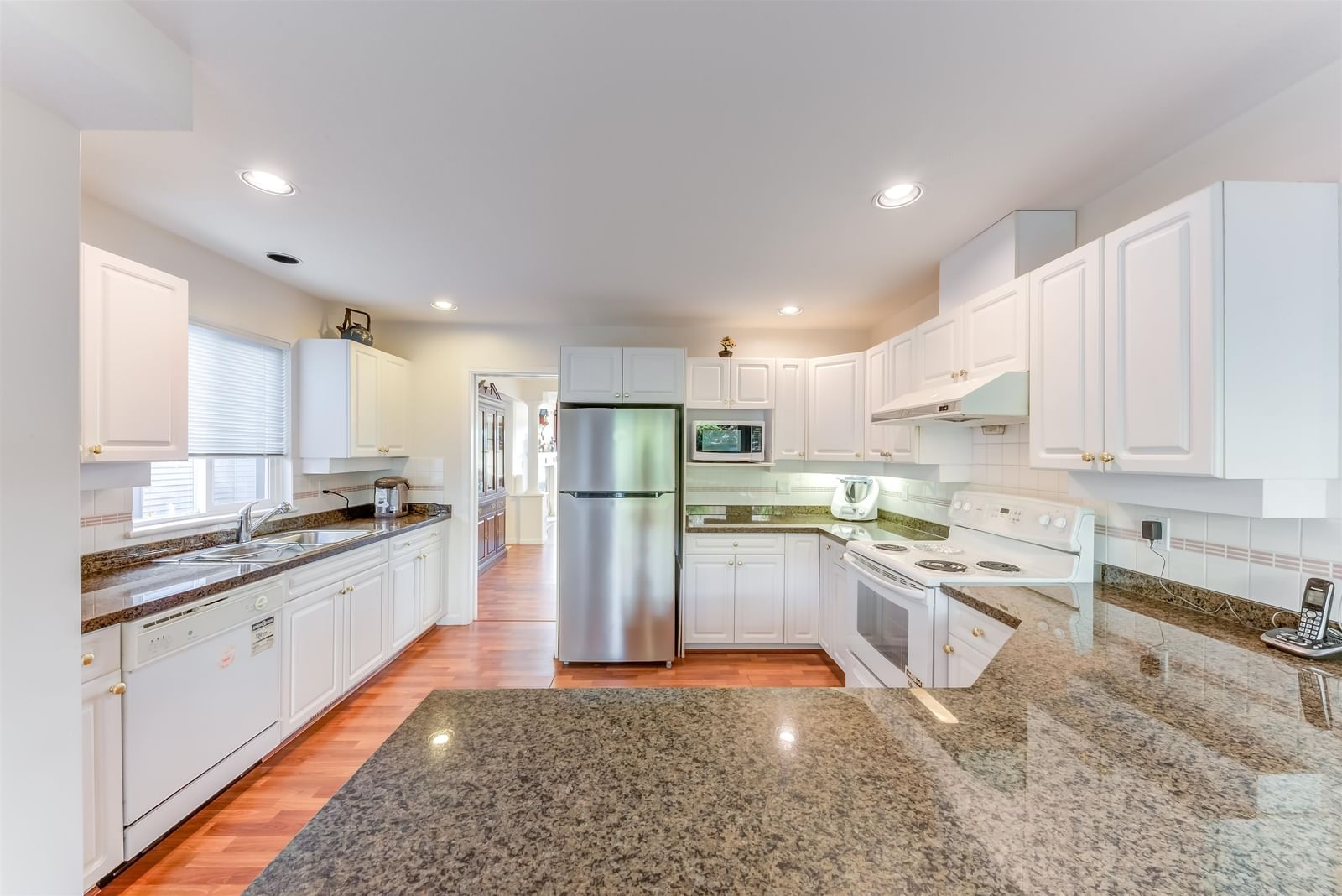 Listing Image 12