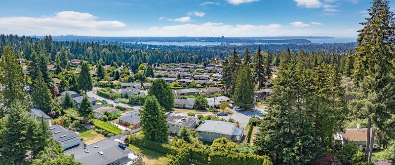 472 Crestwood Avenue, North Vancouver, British Columbia