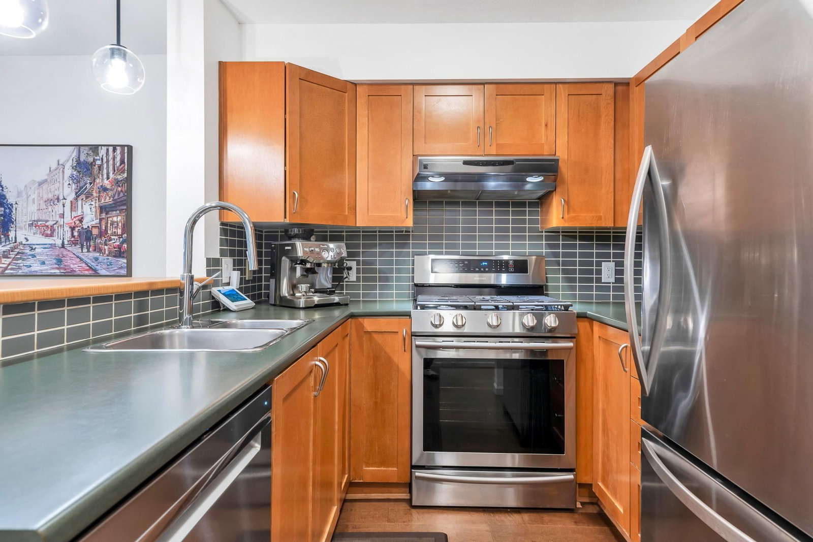 Listing Image 12