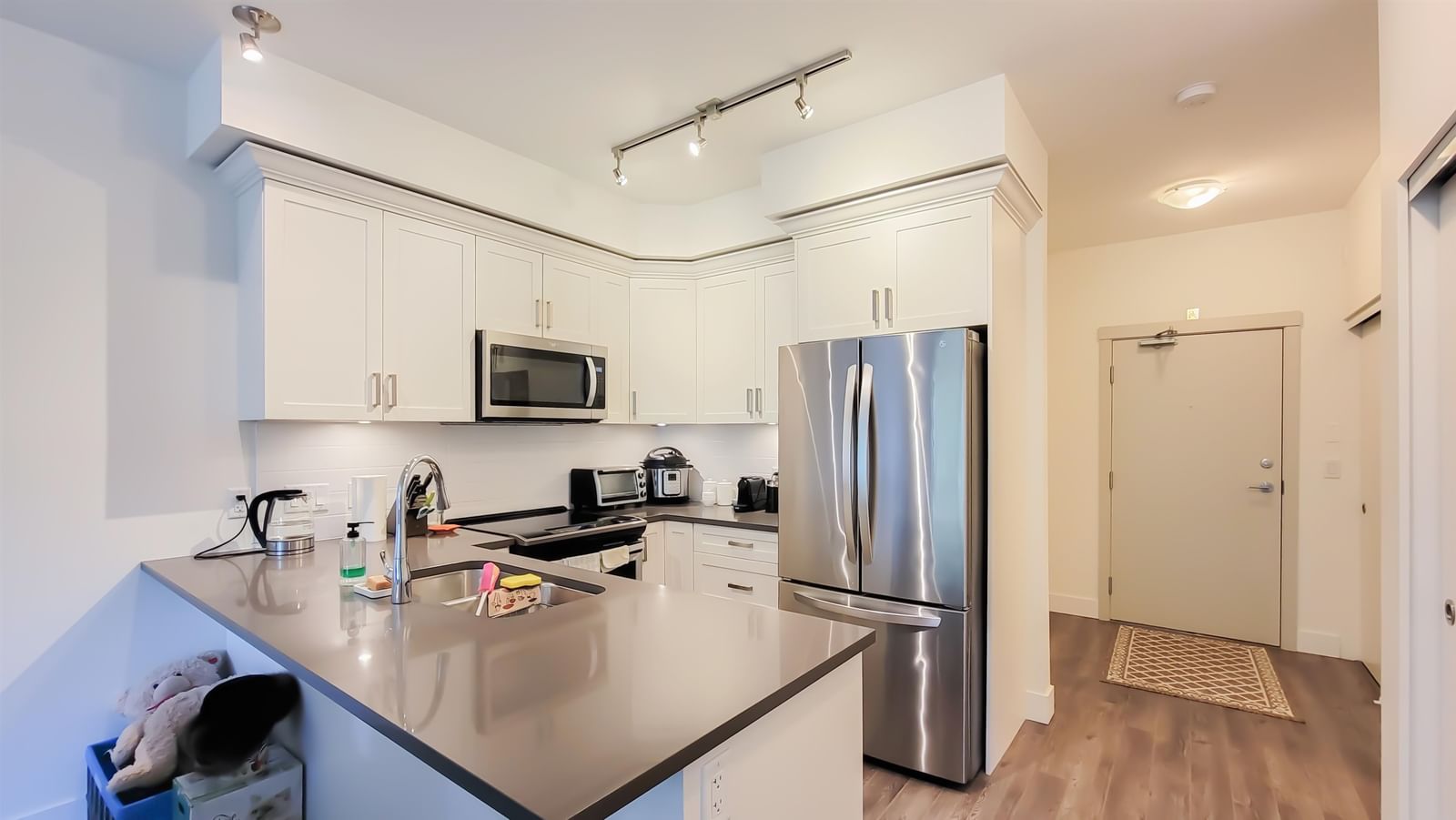 Listing Image 10