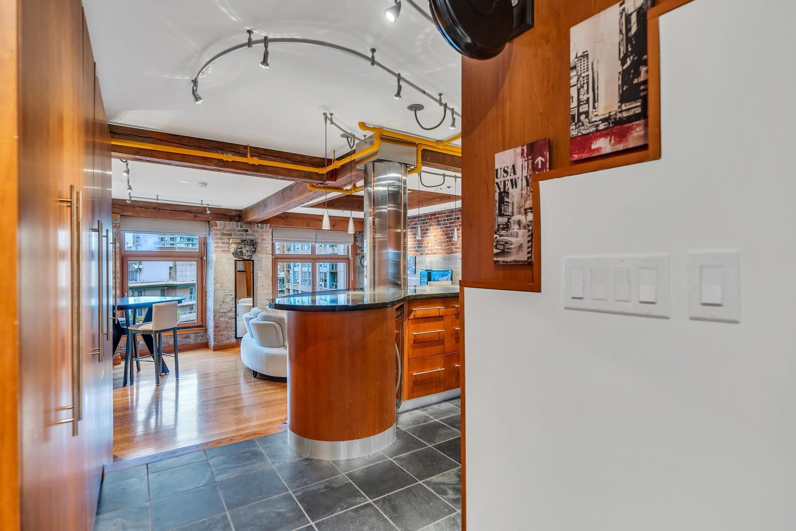 Listing Image 6