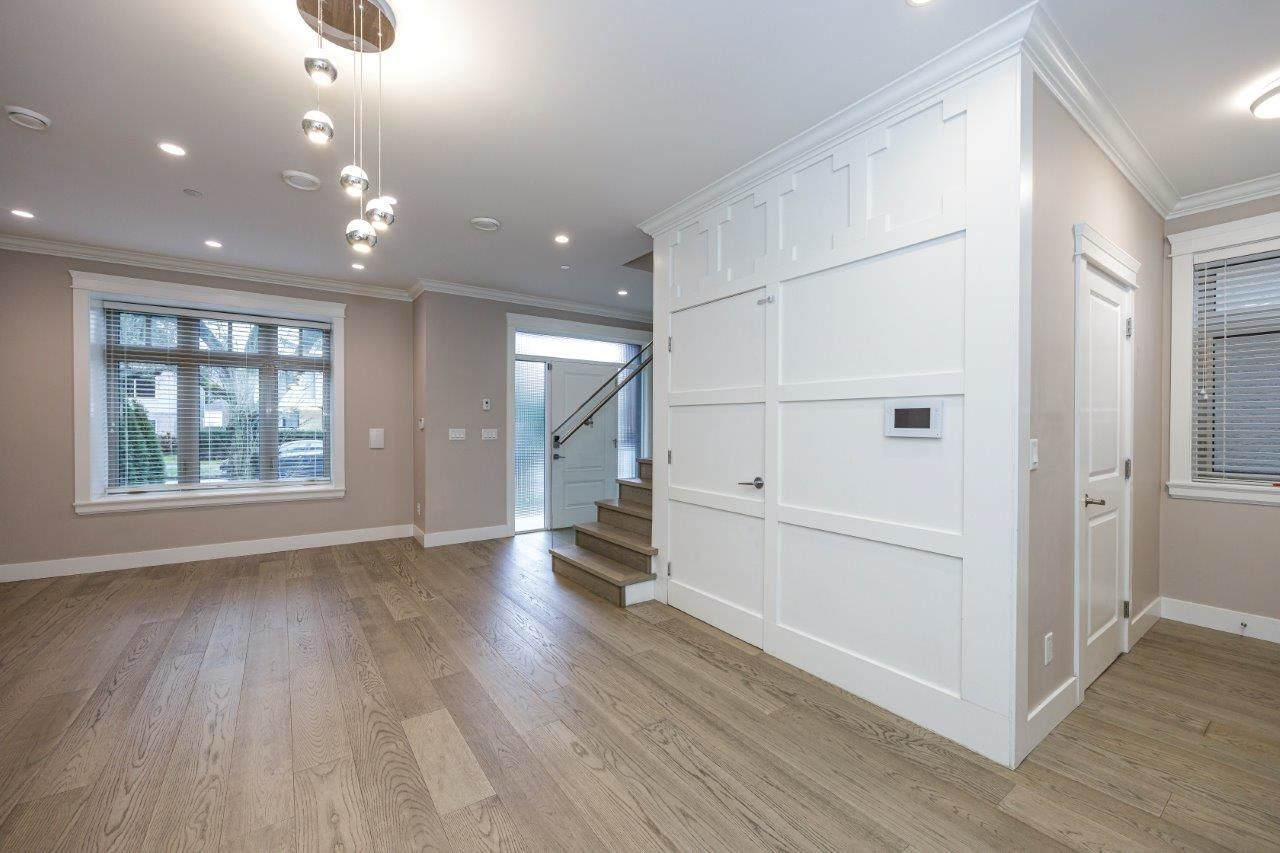 Listing Image 11
