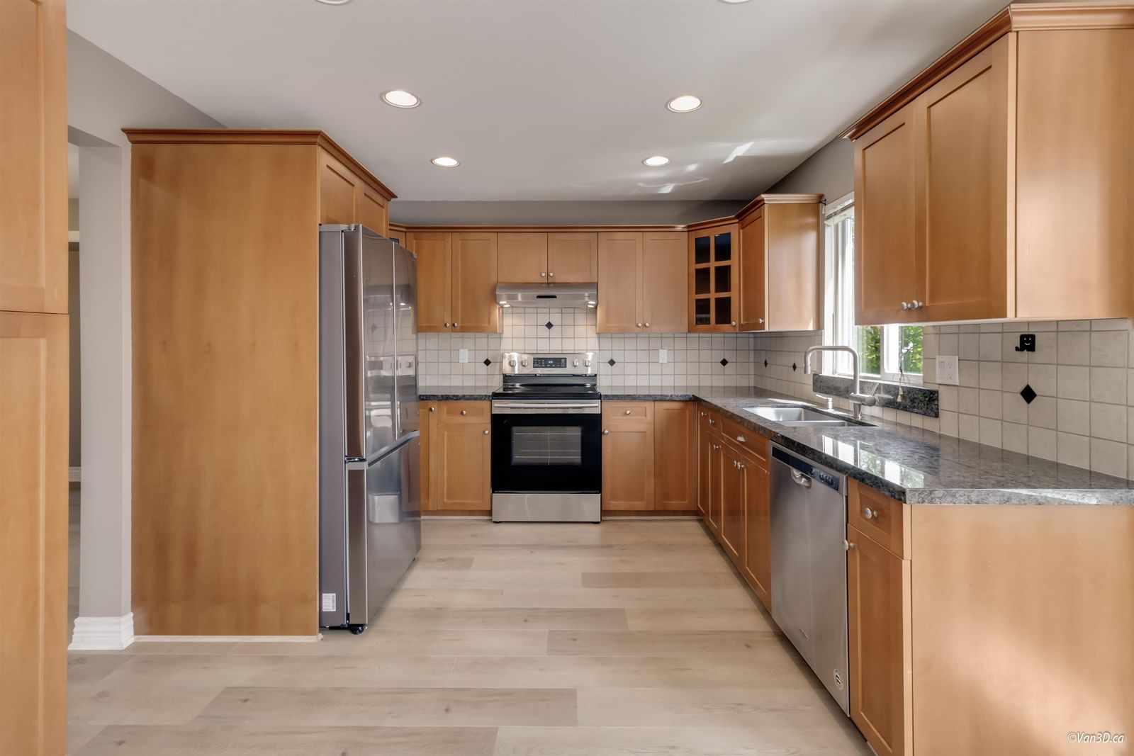 Listing Image 12