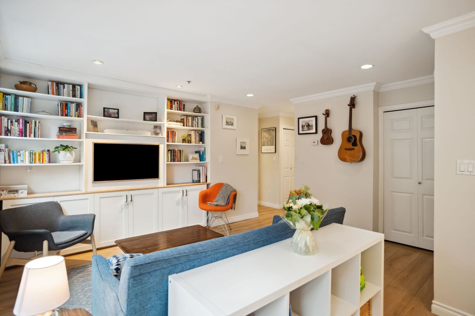 Listing Image 8