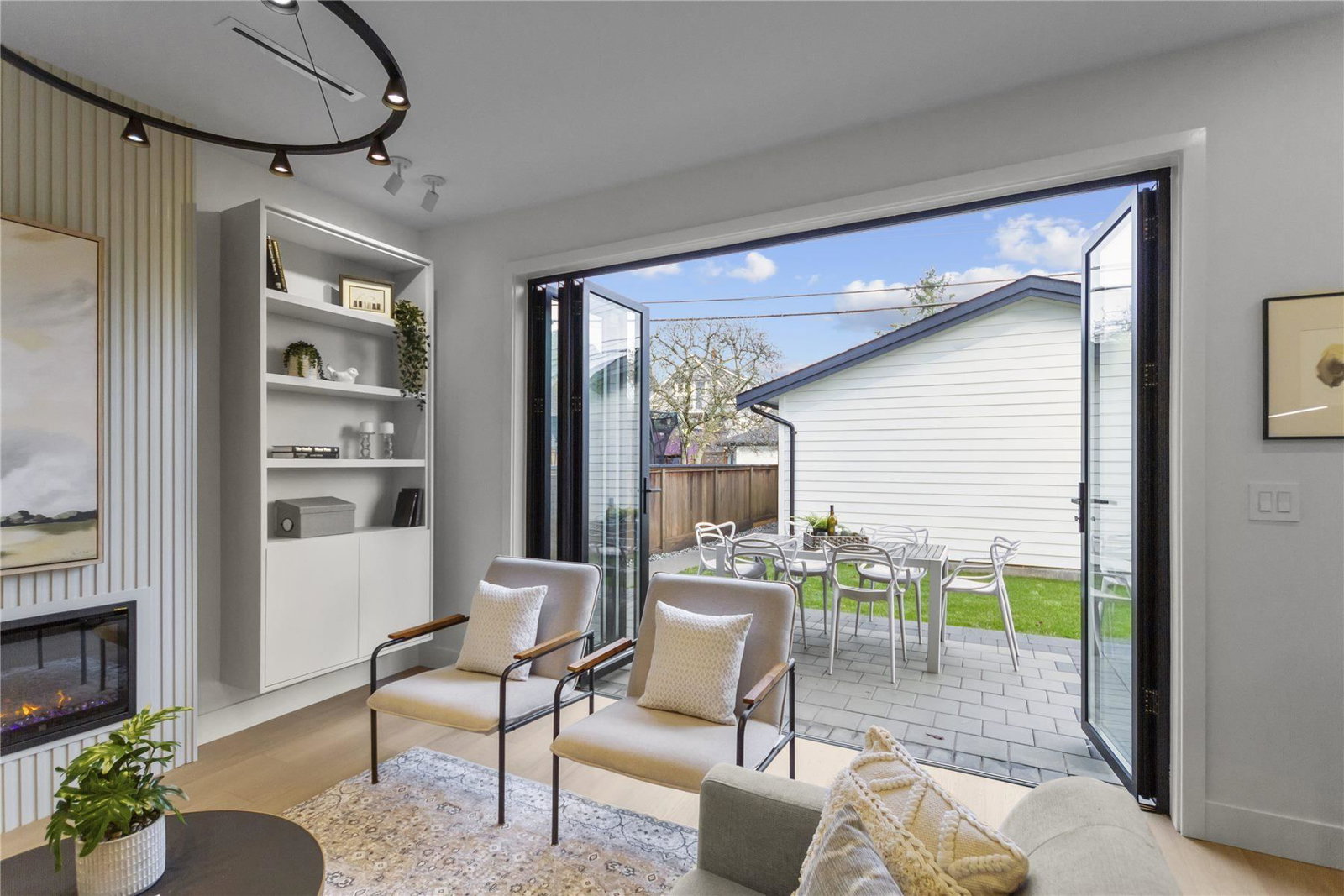 Listing Image 10