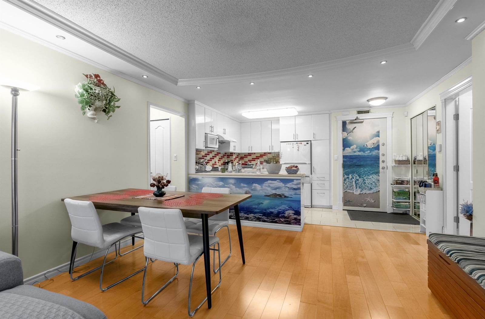 Listing Image 9