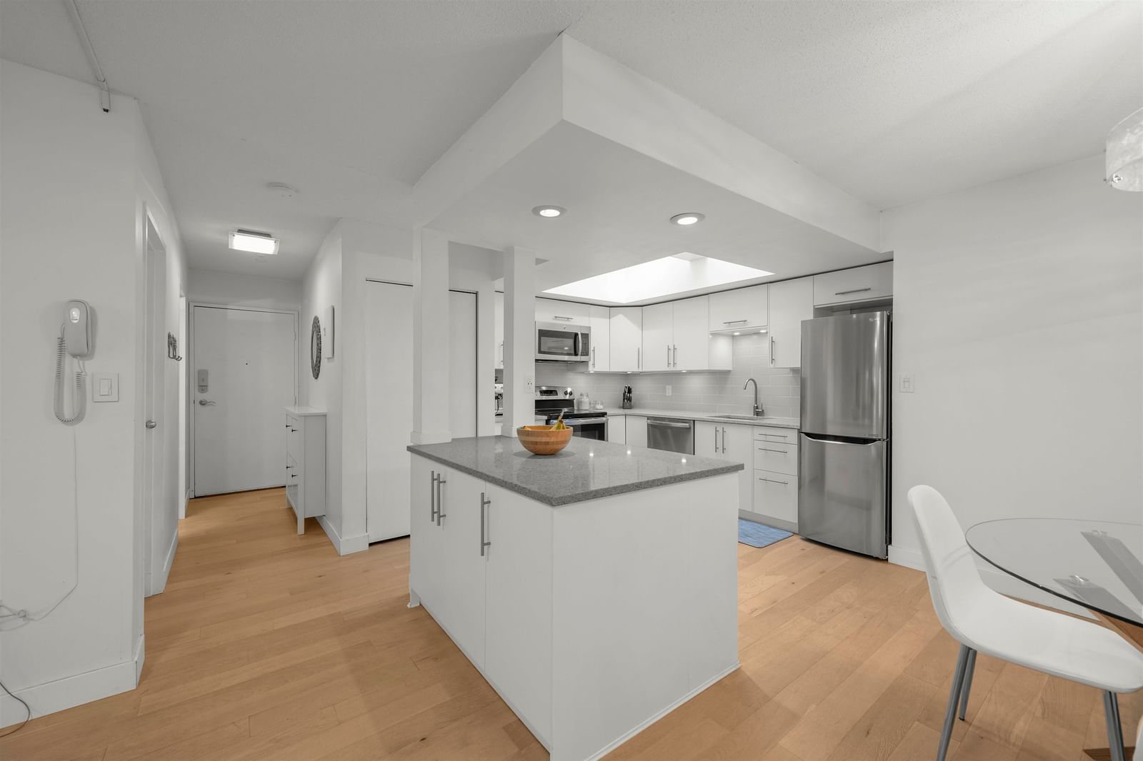 Listing Image 6