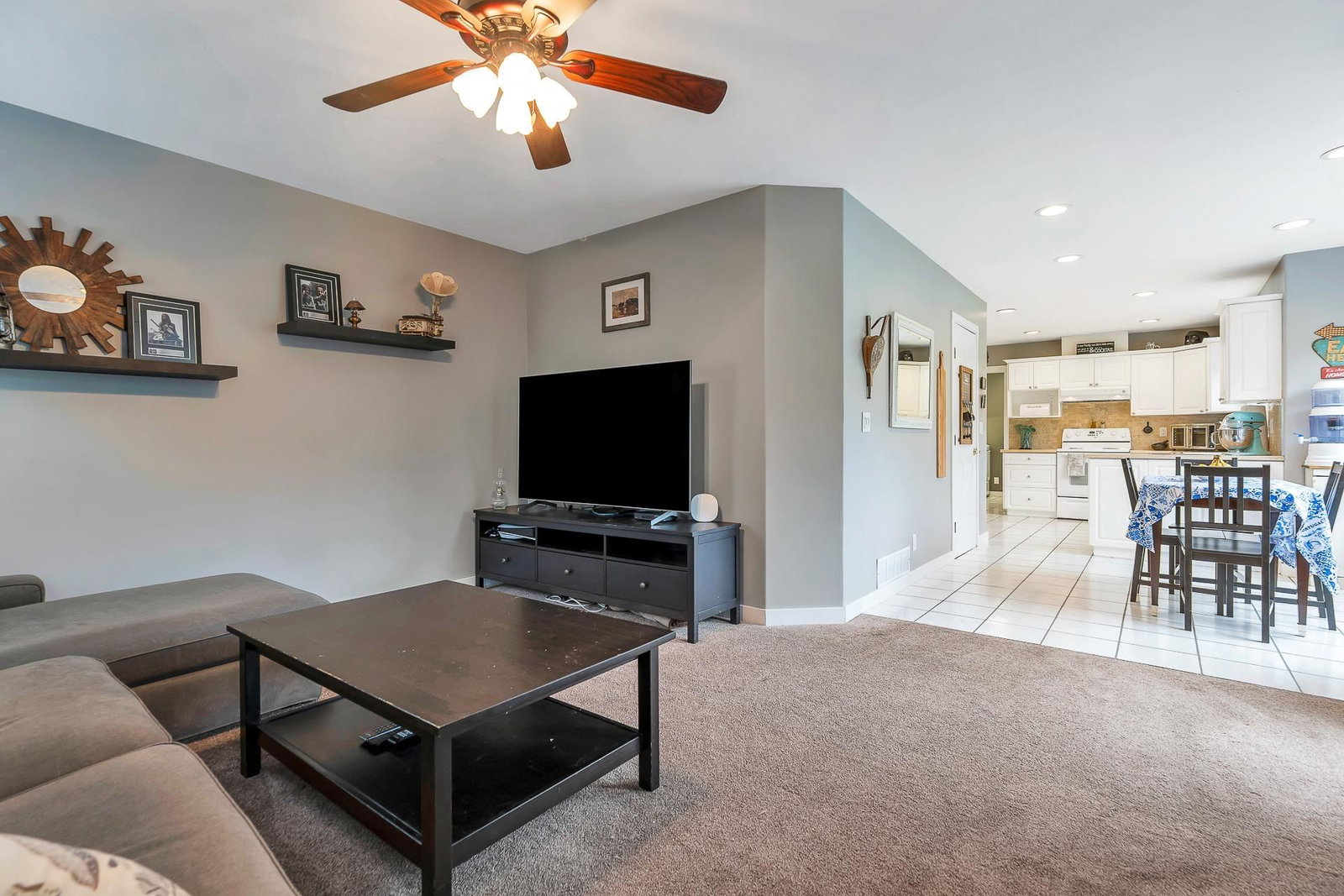 Listing Image 12