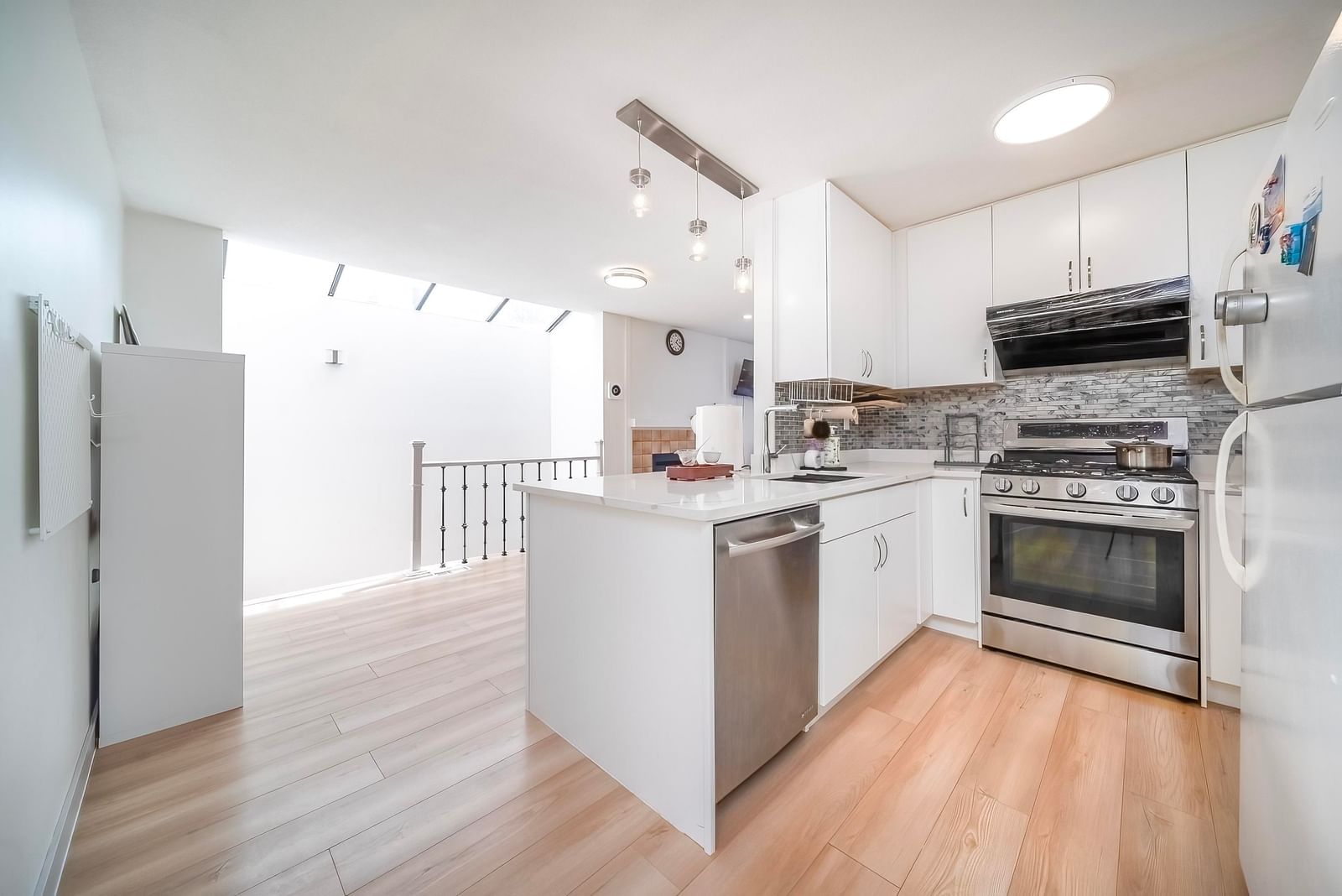 Listing Image 11