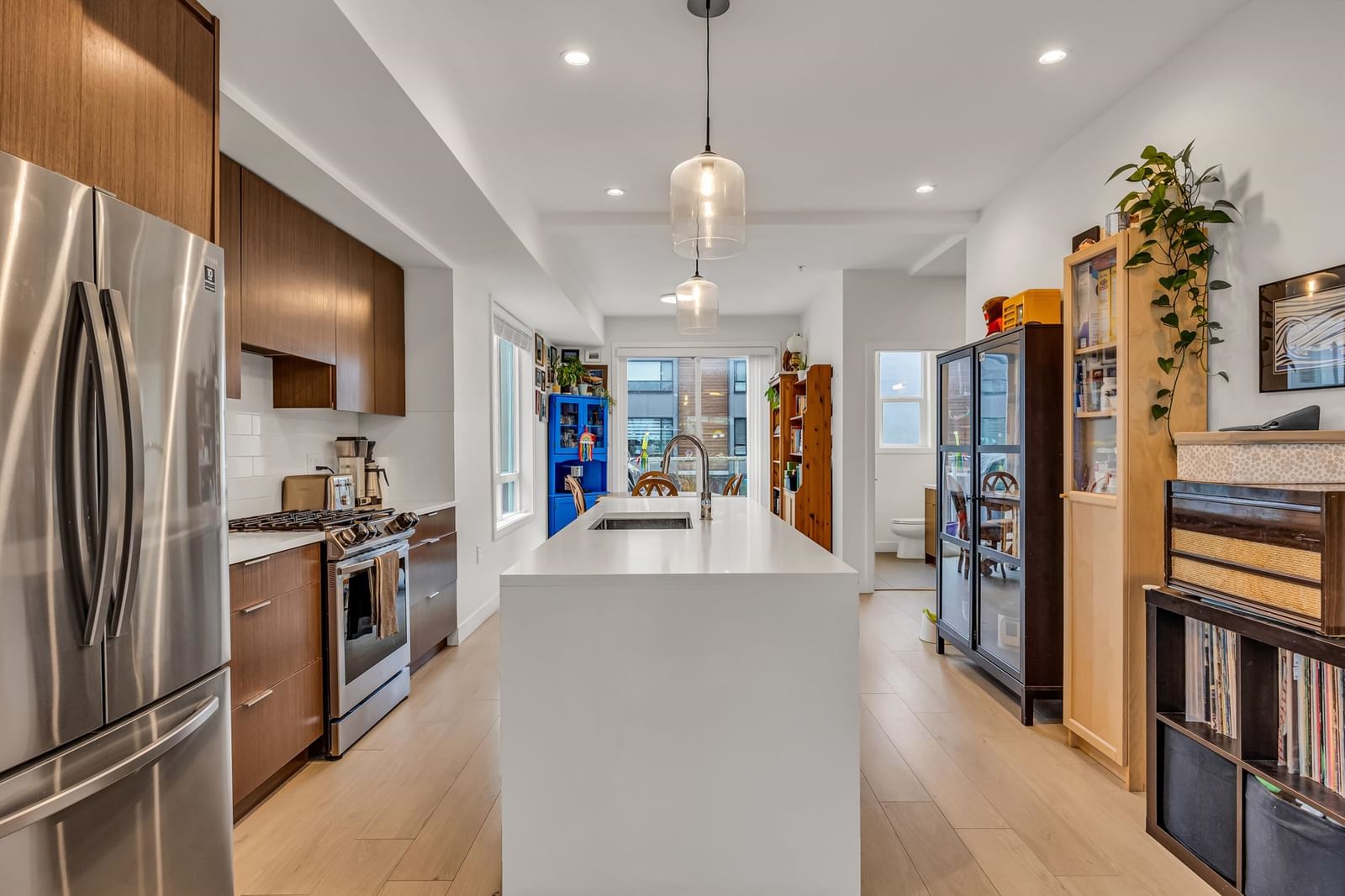 Listing Image 11