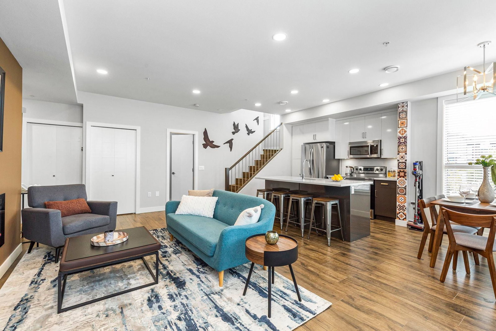 Listing Image 12
