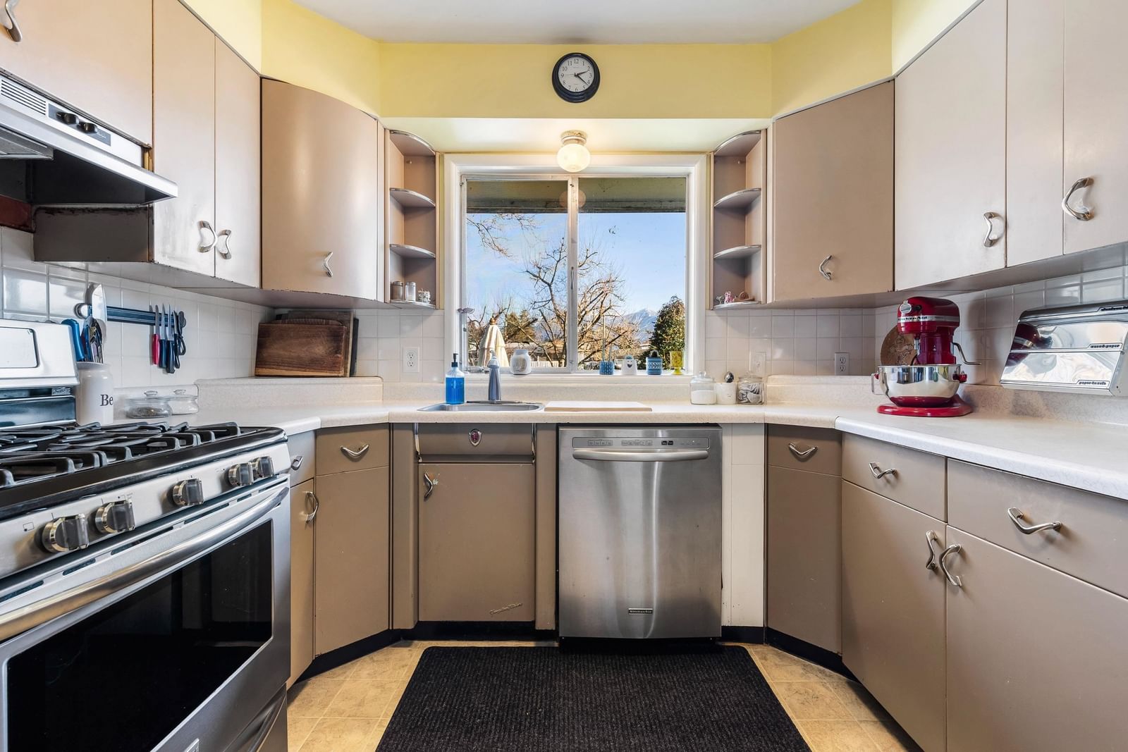 Listing Image 12