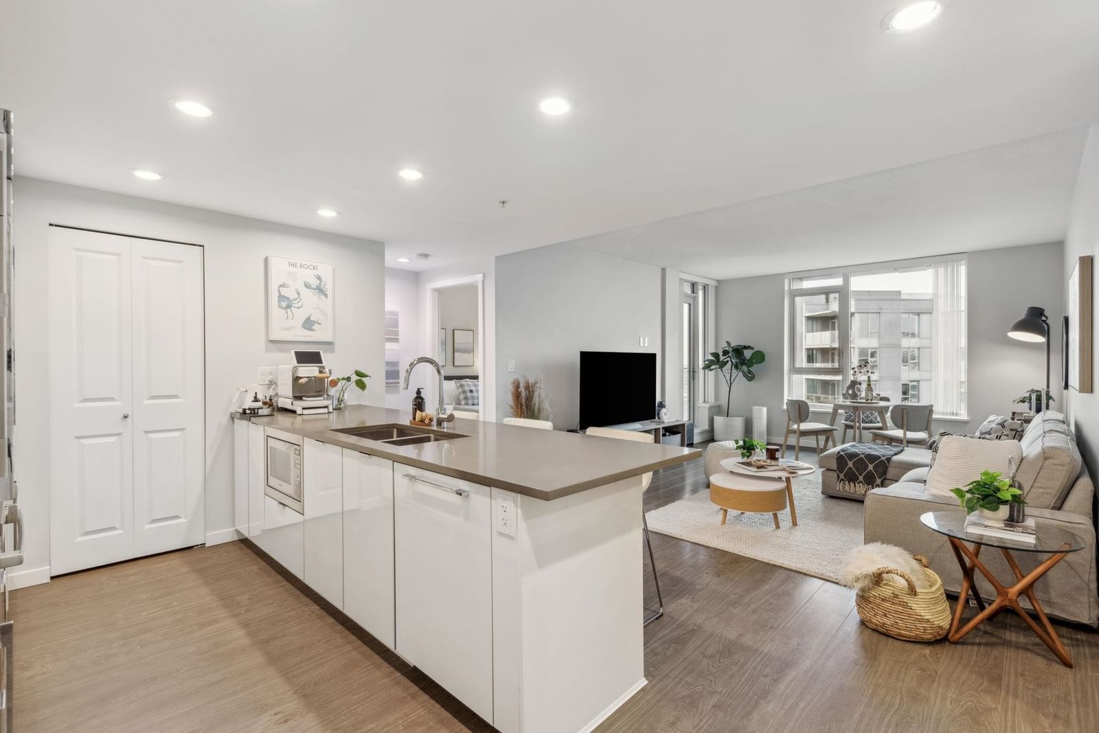 Listing Image 10