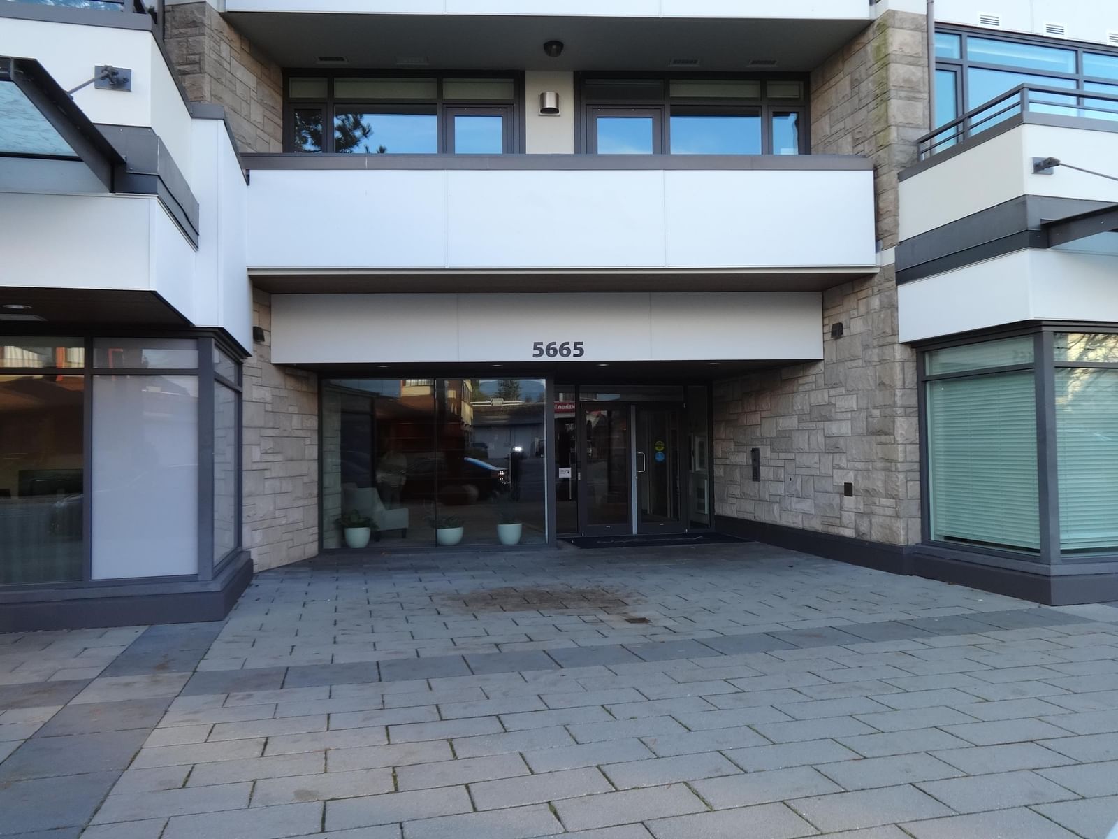 Listing Image 18