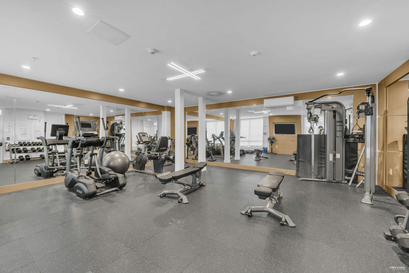 Listing Image 8