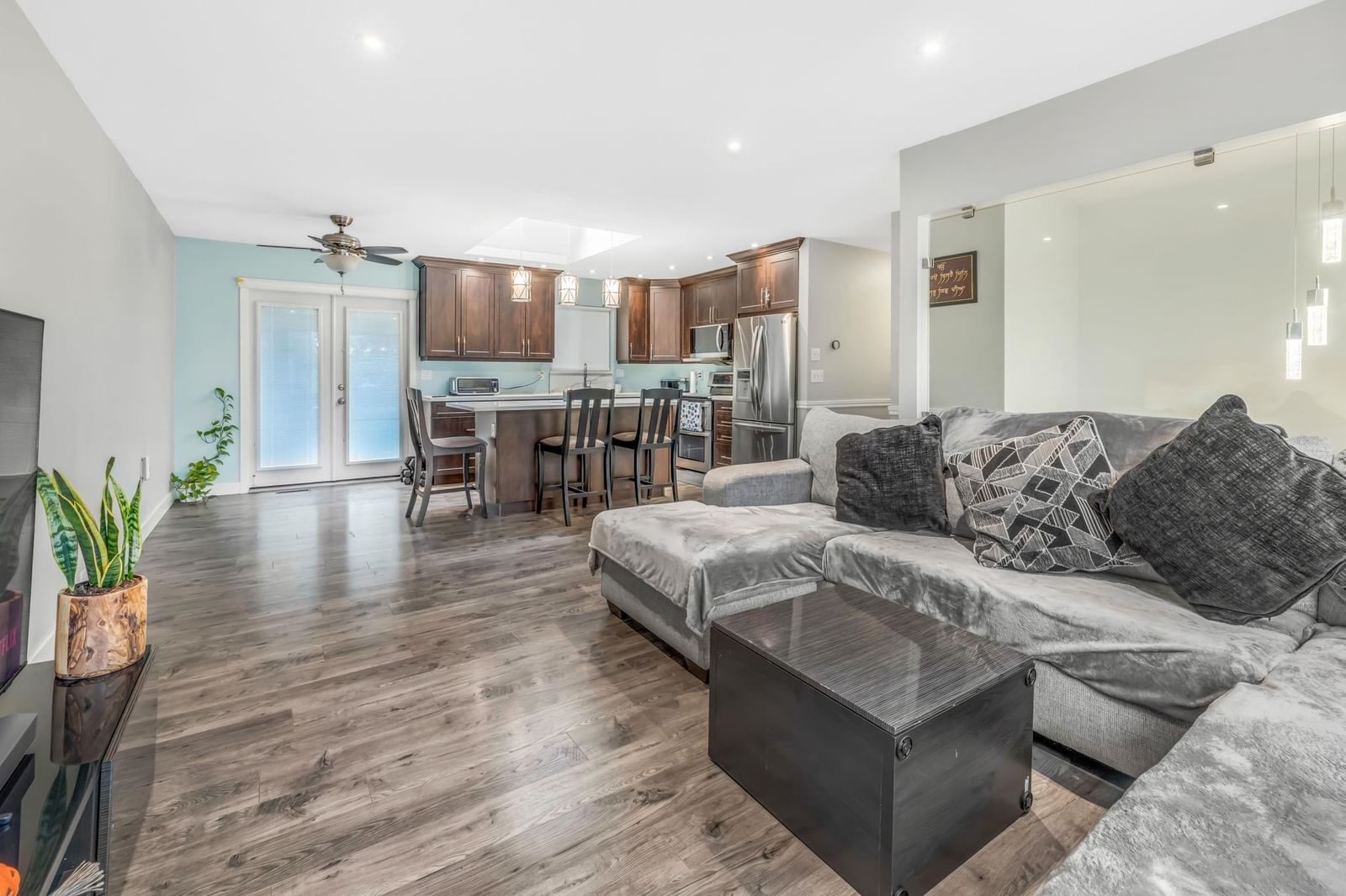 Listing Image 10