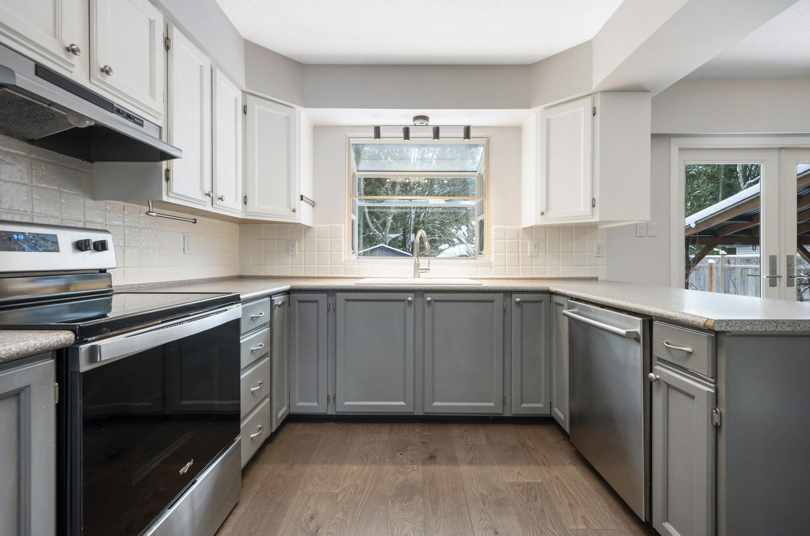Listing Image 12