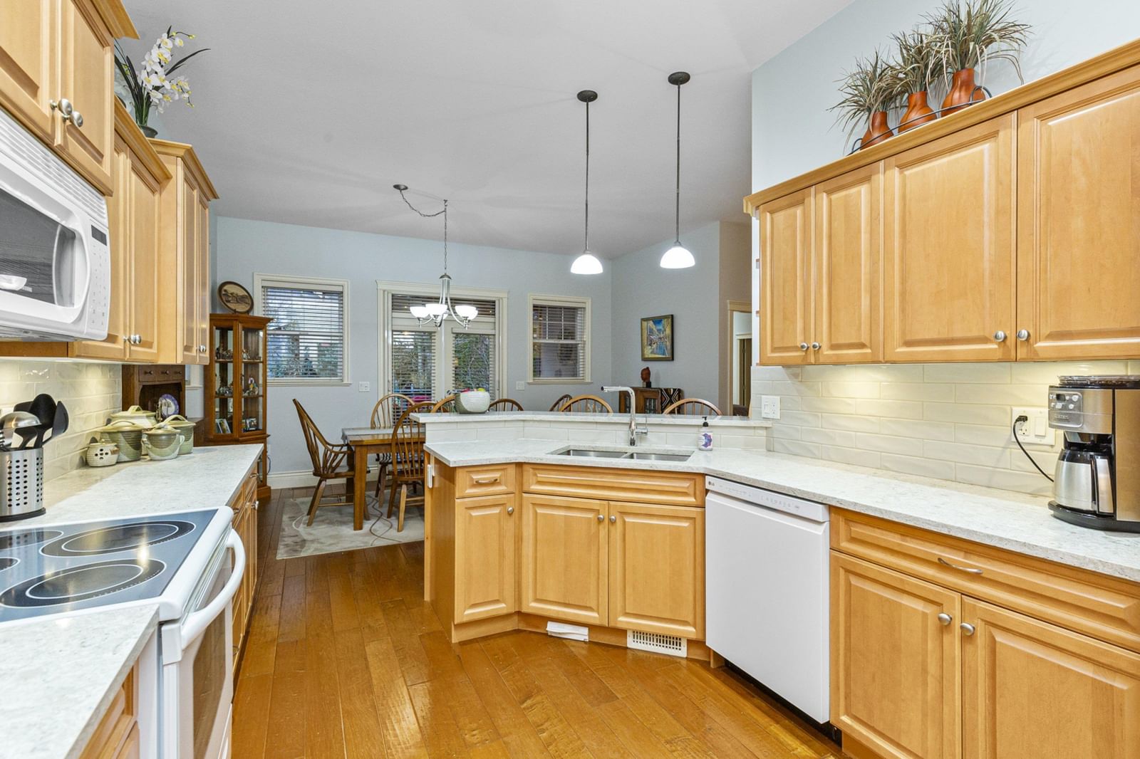 Listing Image 19