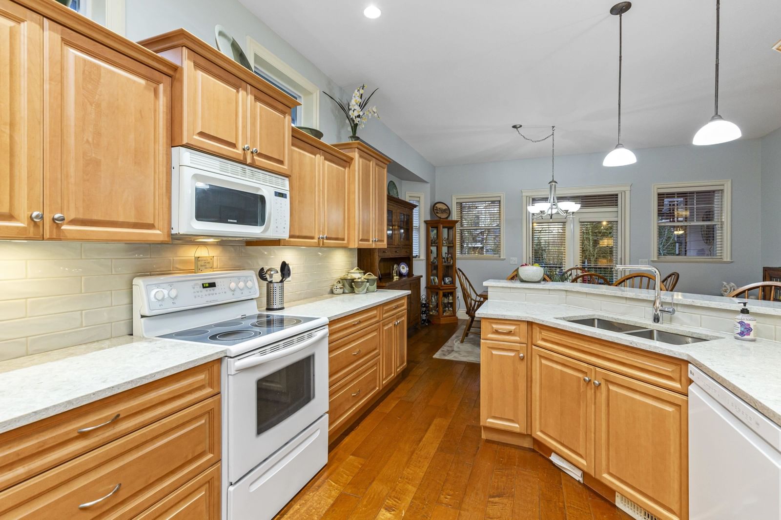 Listing Image 20