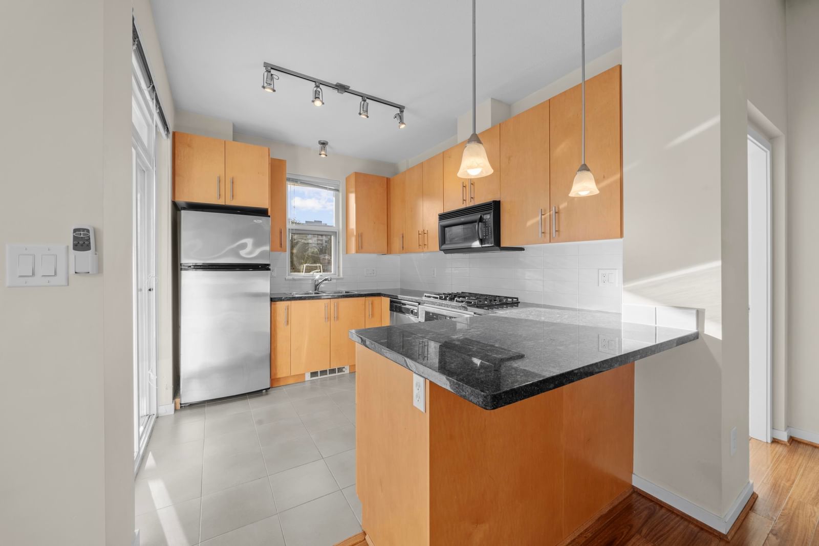 Listing Image 22