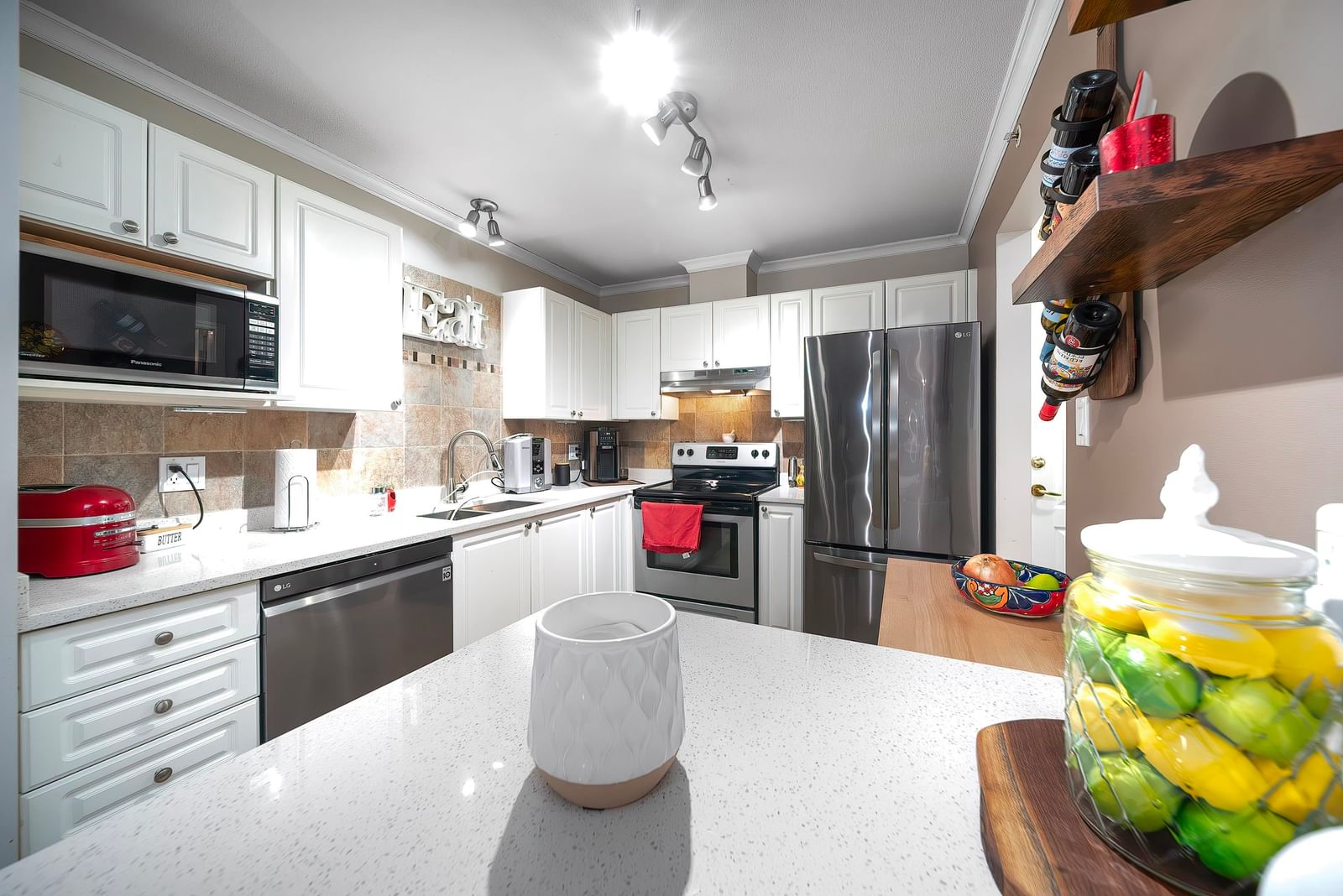 Listing Image 12
