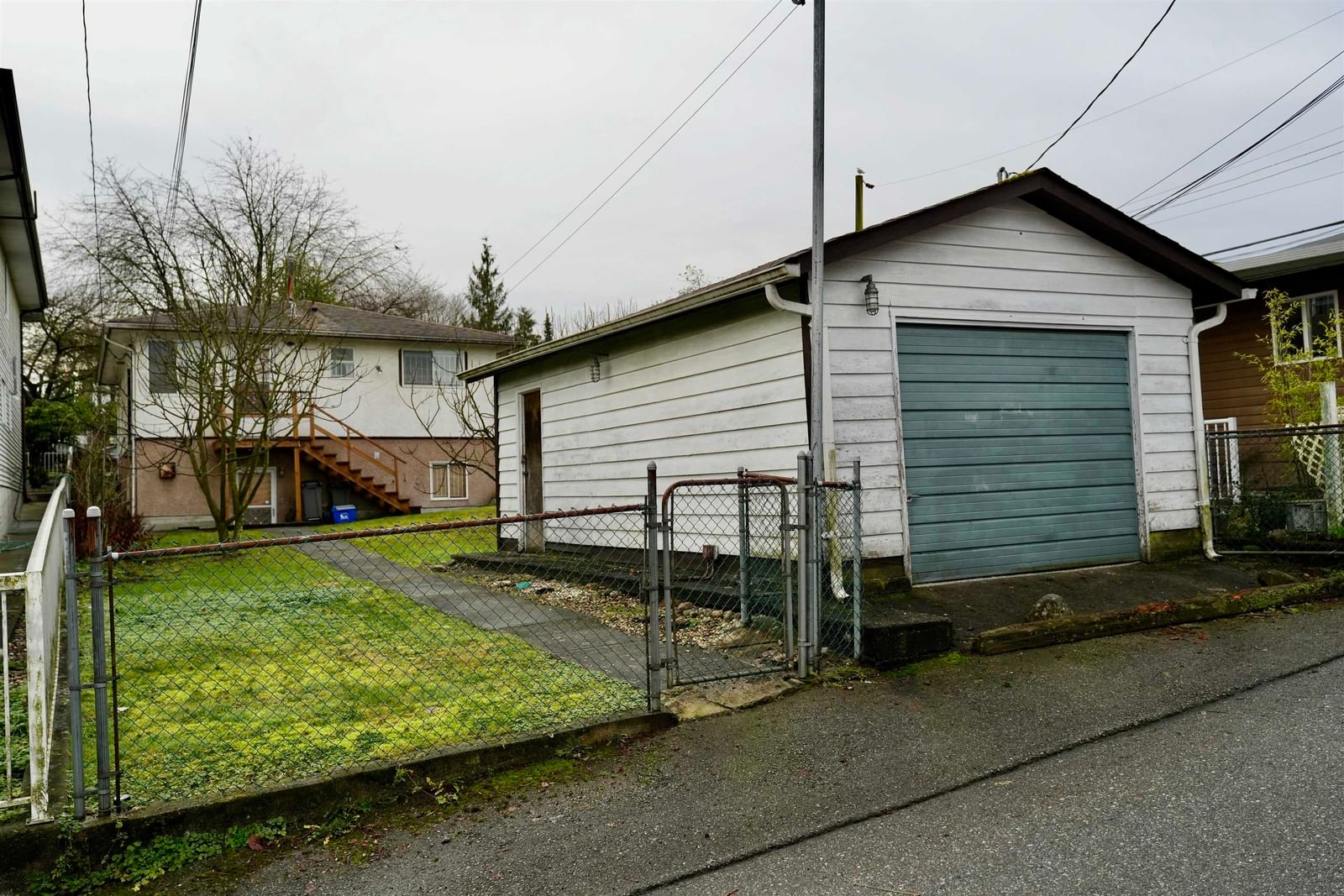 Listing Image 4