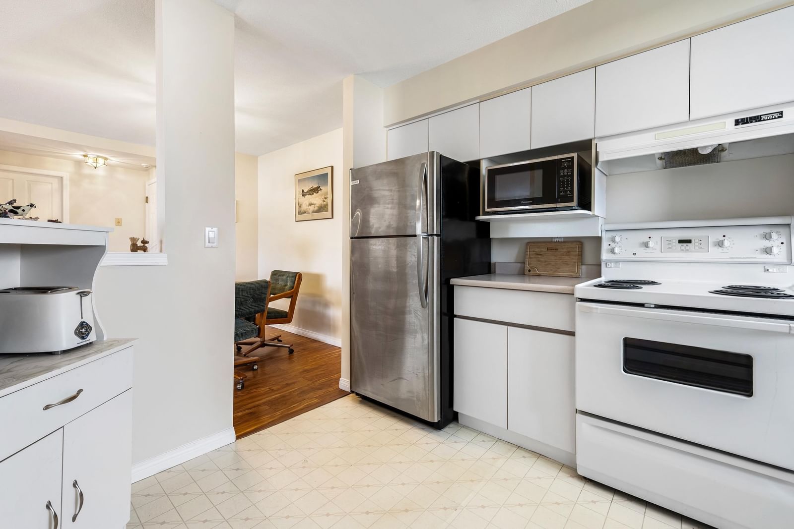 Listing Image 11