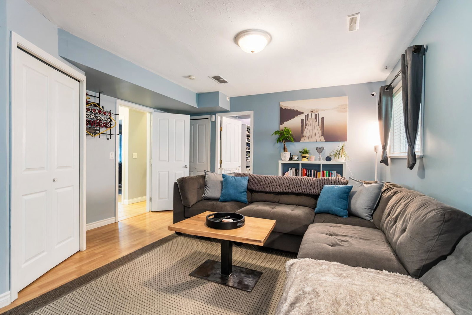 Listing Image 11