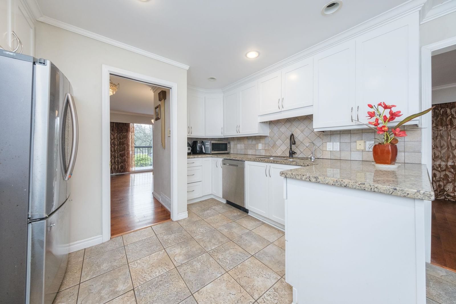 Listing Image 6