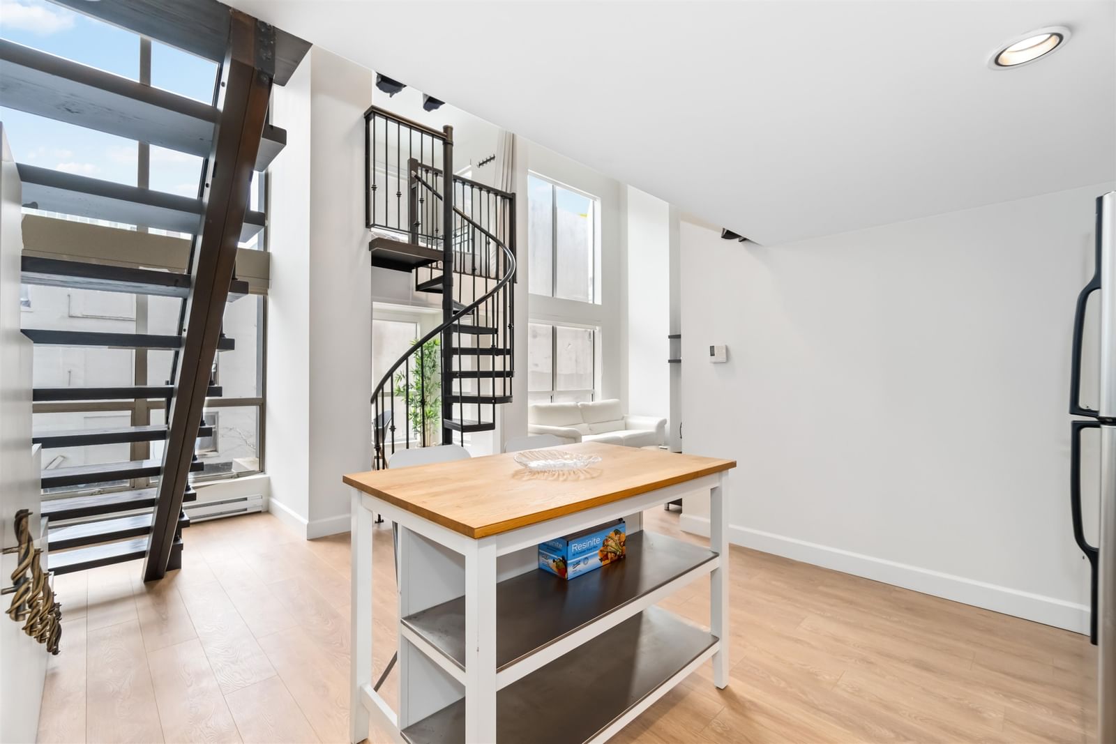 Listing Image 9