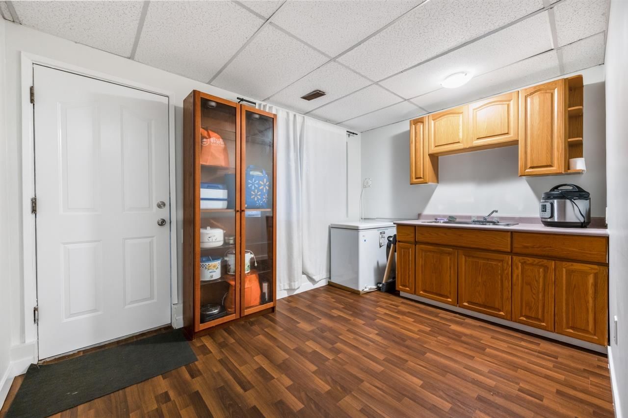 Listing Image 14