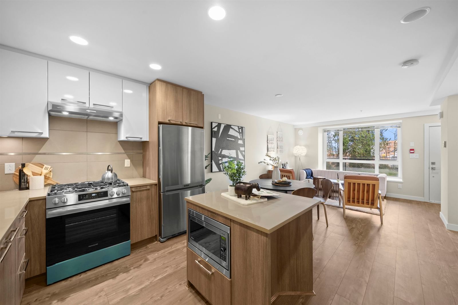 Listing Image 10
