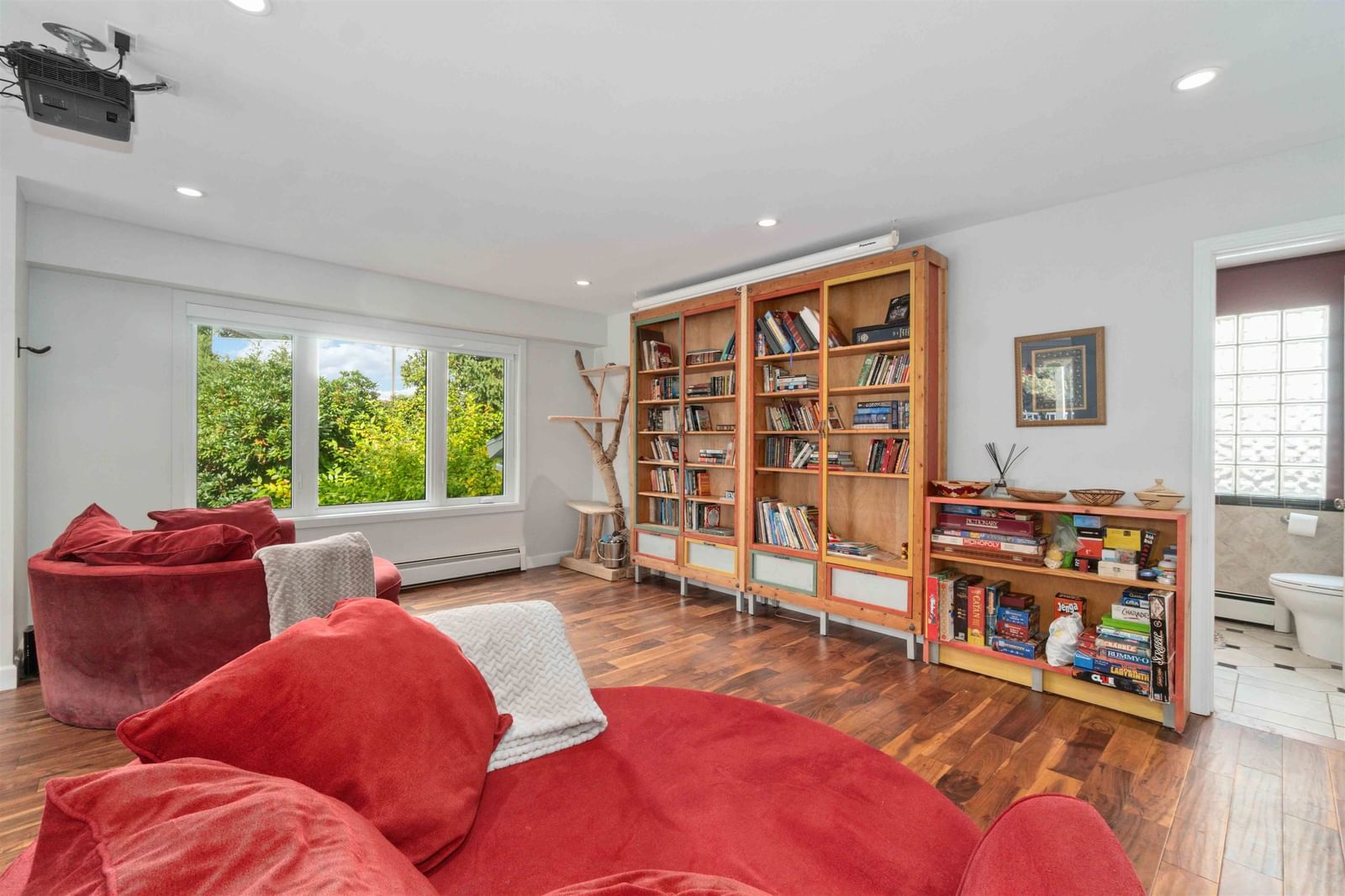 Listing Image 6