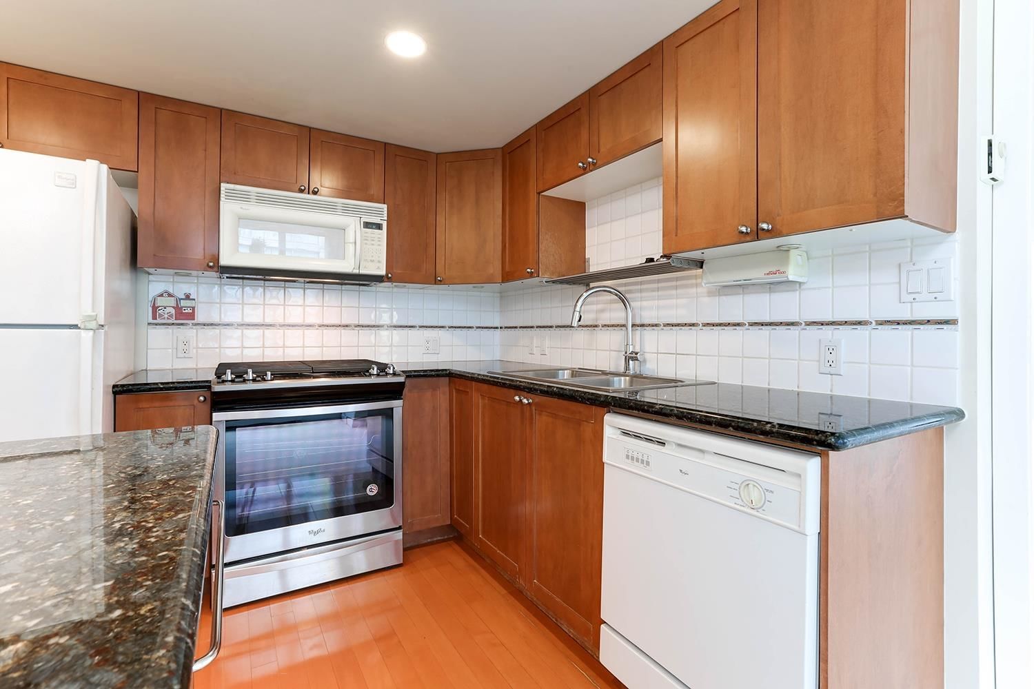 Listing Image 15