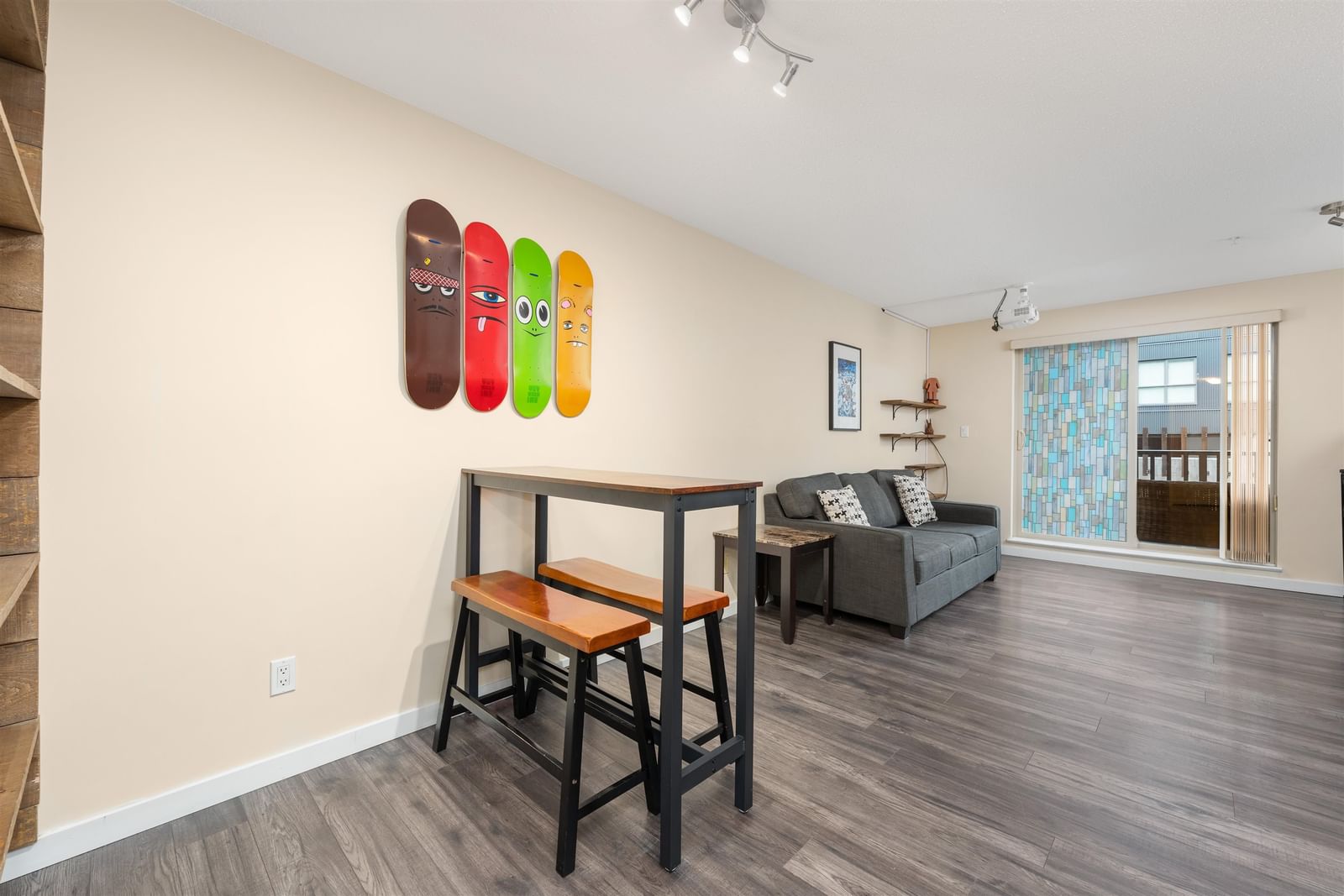 Listing Image 9