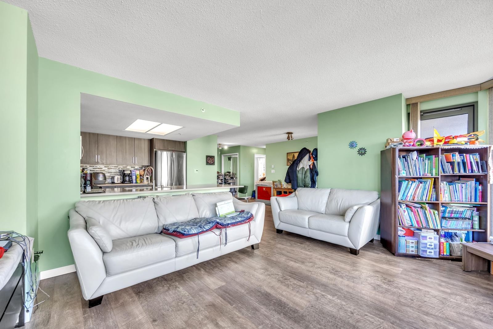 Listing Image 6