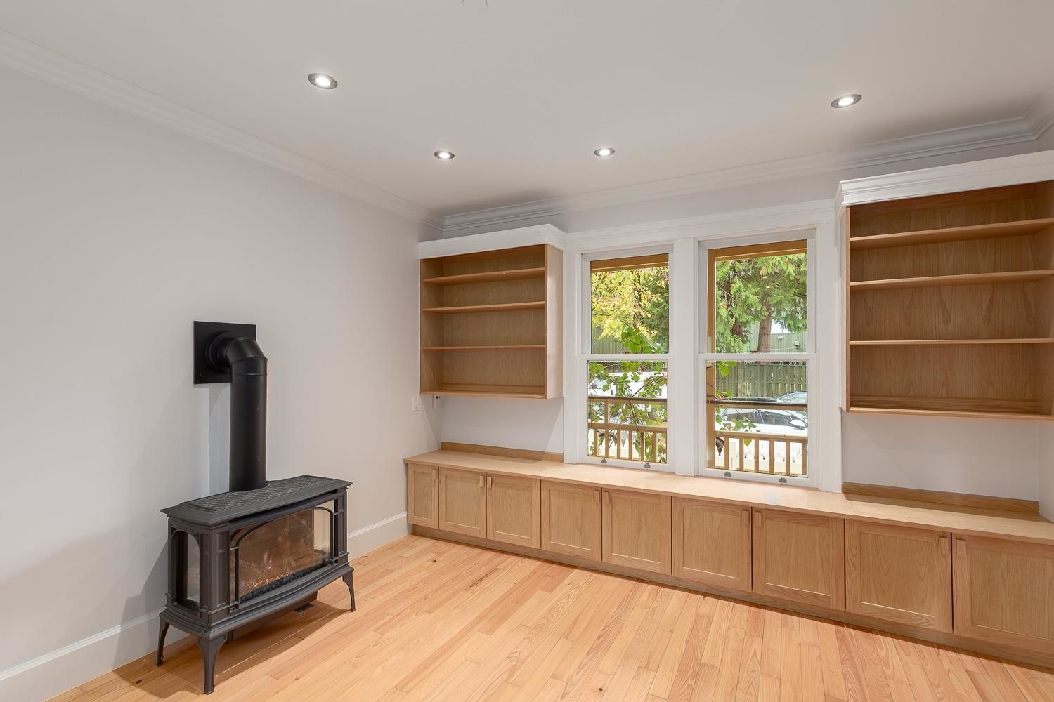 Listing Image 9