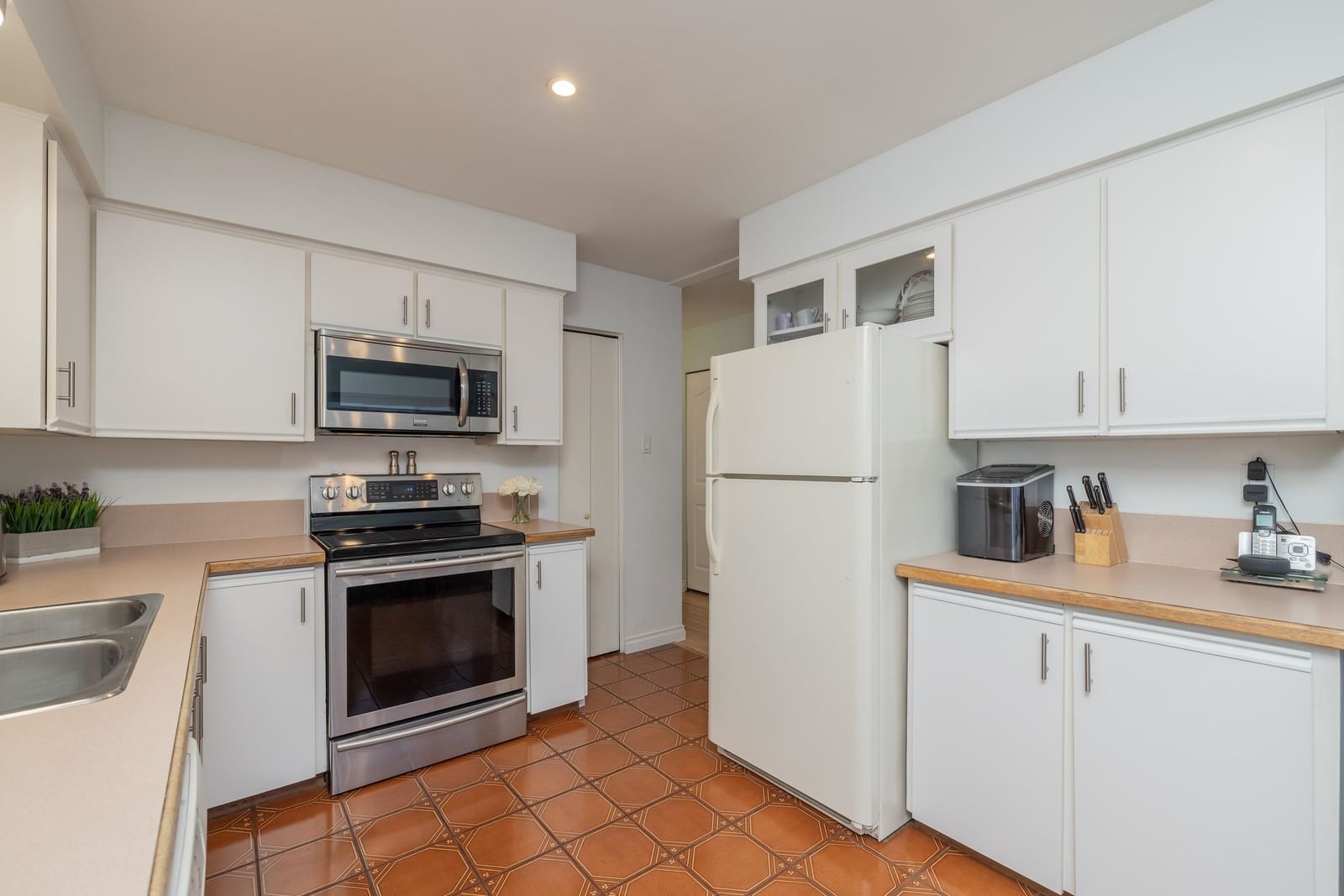 Listing Image 11