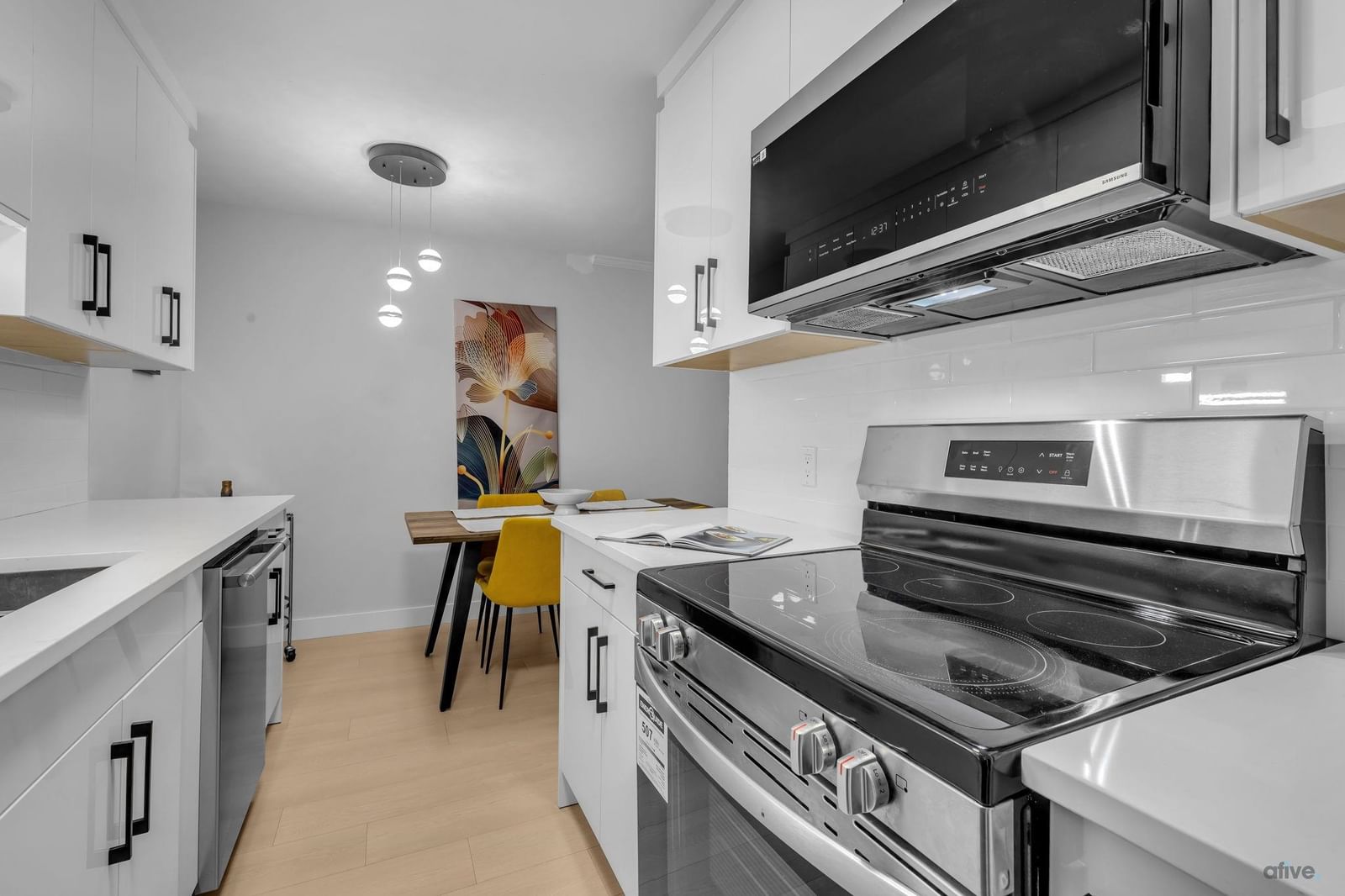 Listing Image 8
