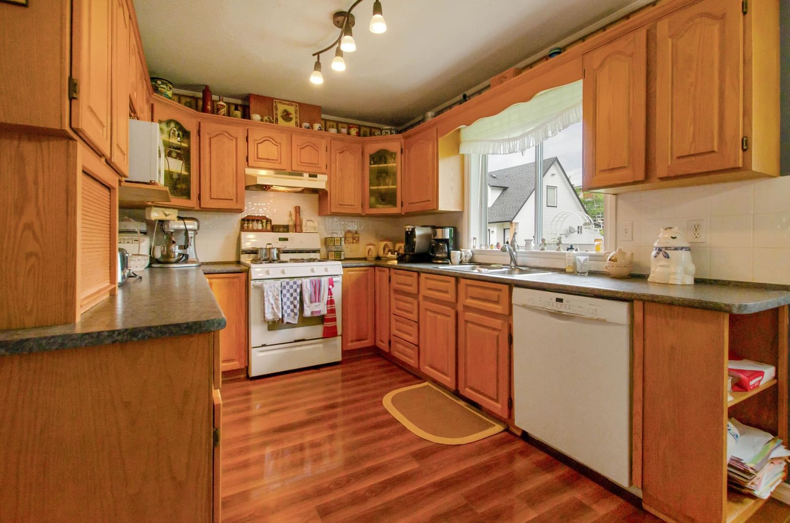 Listing Image 16