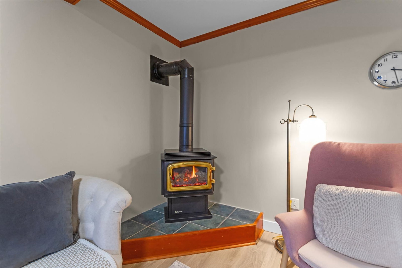 Listing Image 9