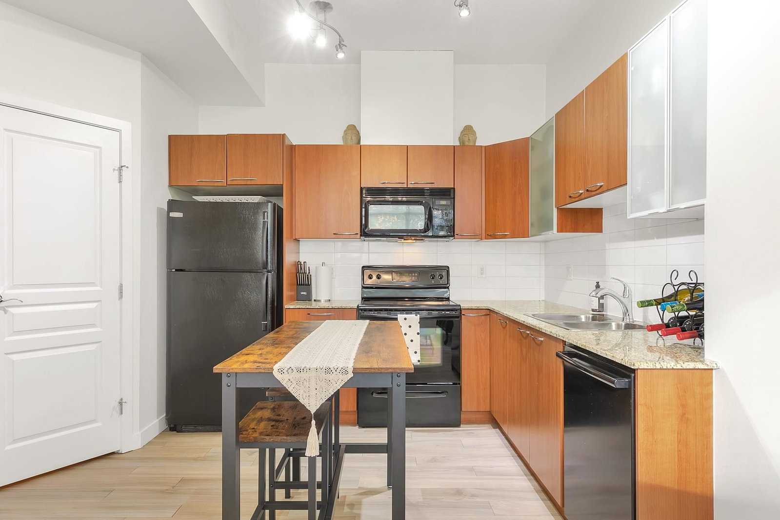 Listing Image 6
