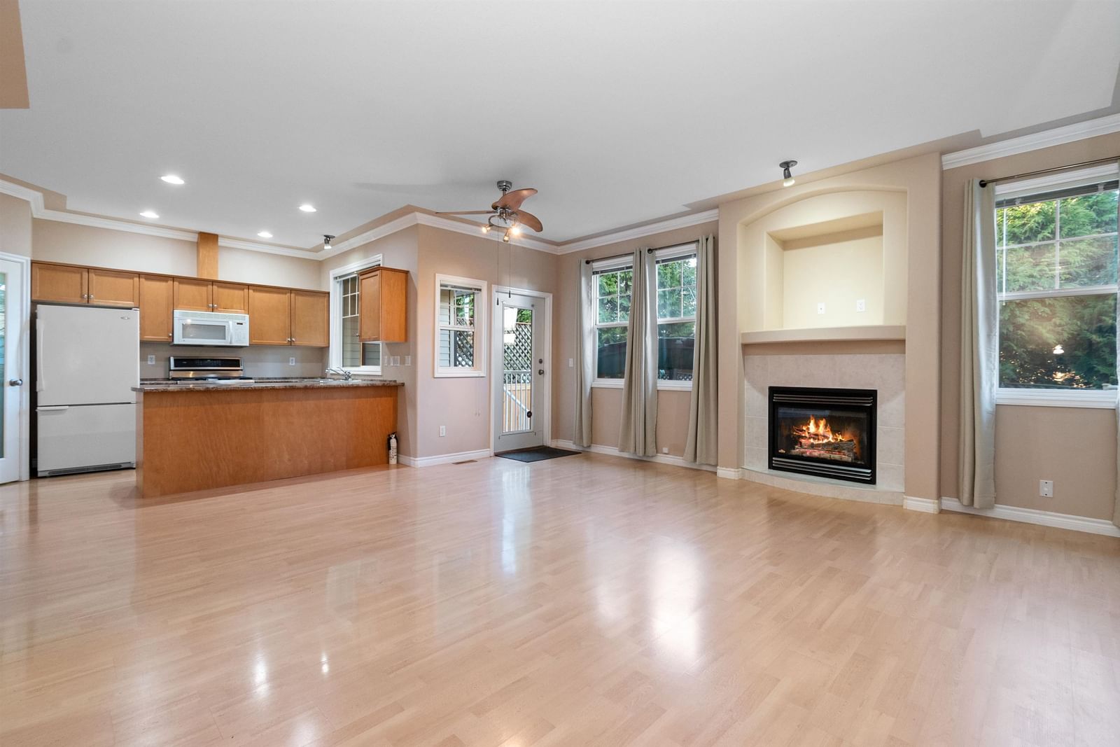 Listing Image 13