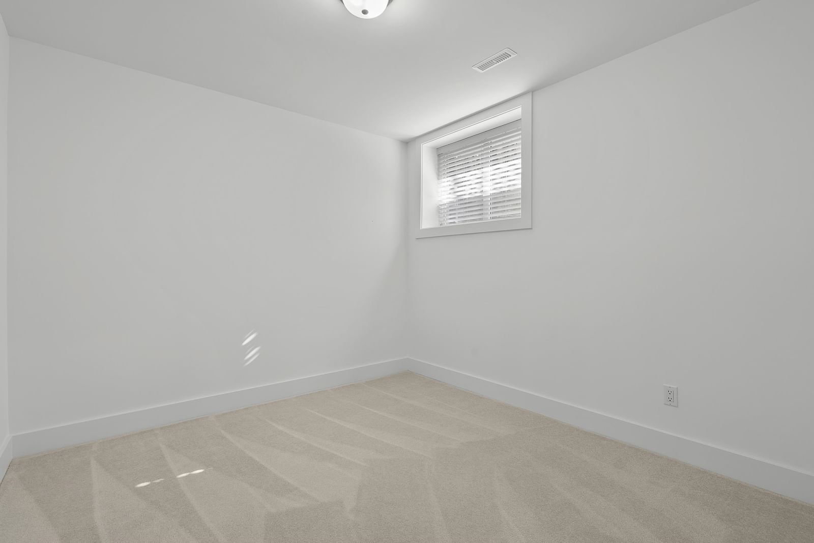 Listing Image 30