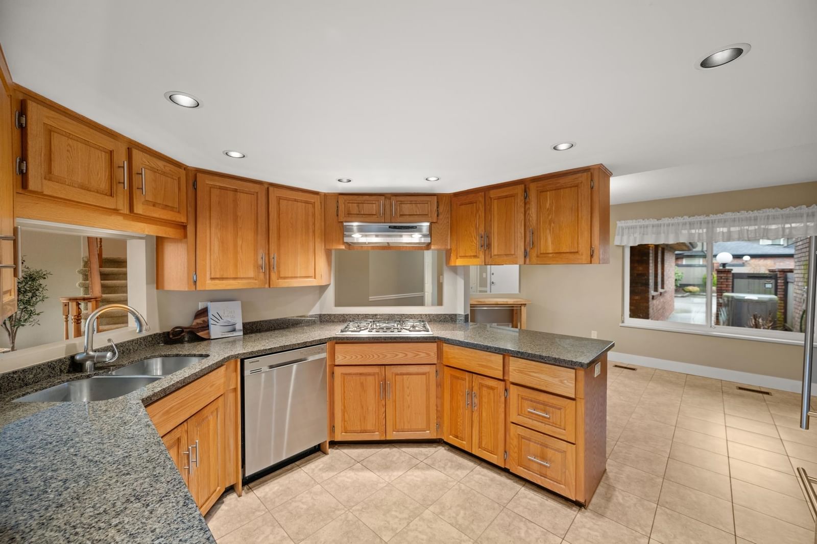 Listing Image 16