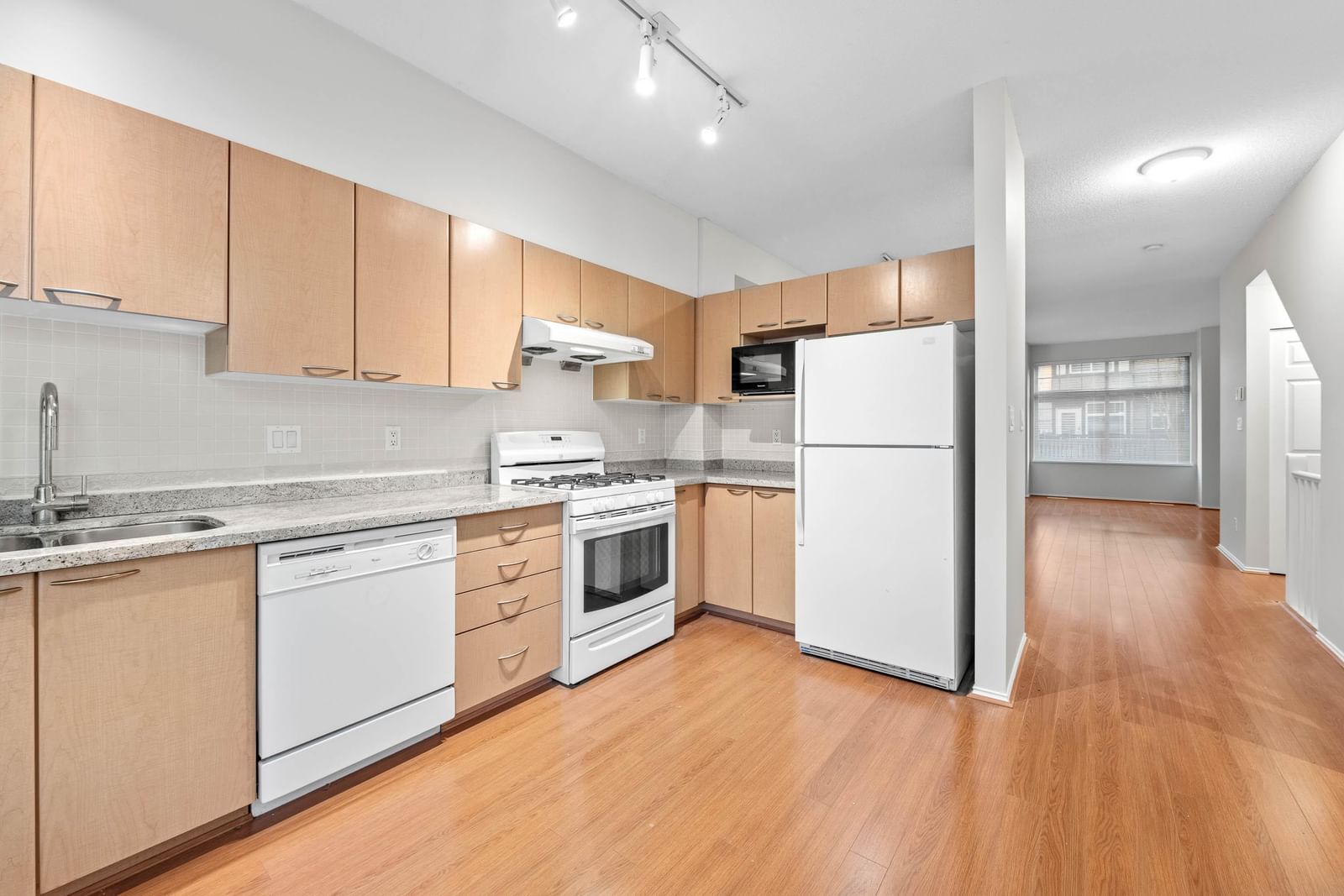 Listing Image 14