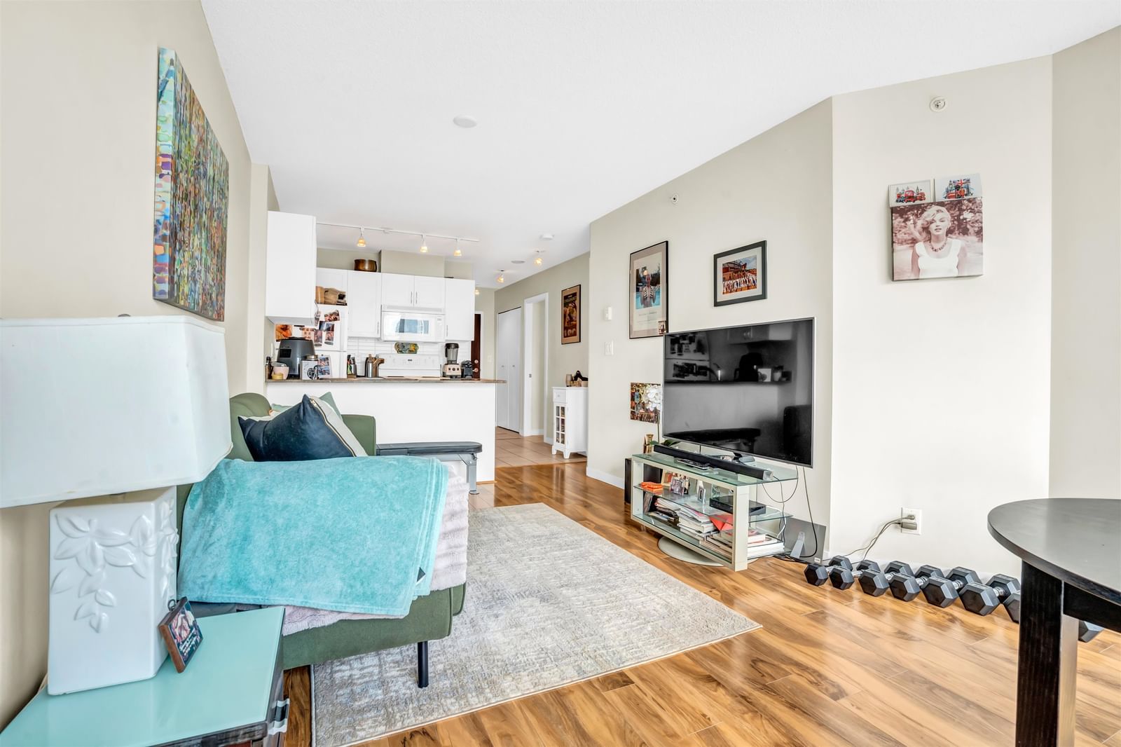 Listing Image 7