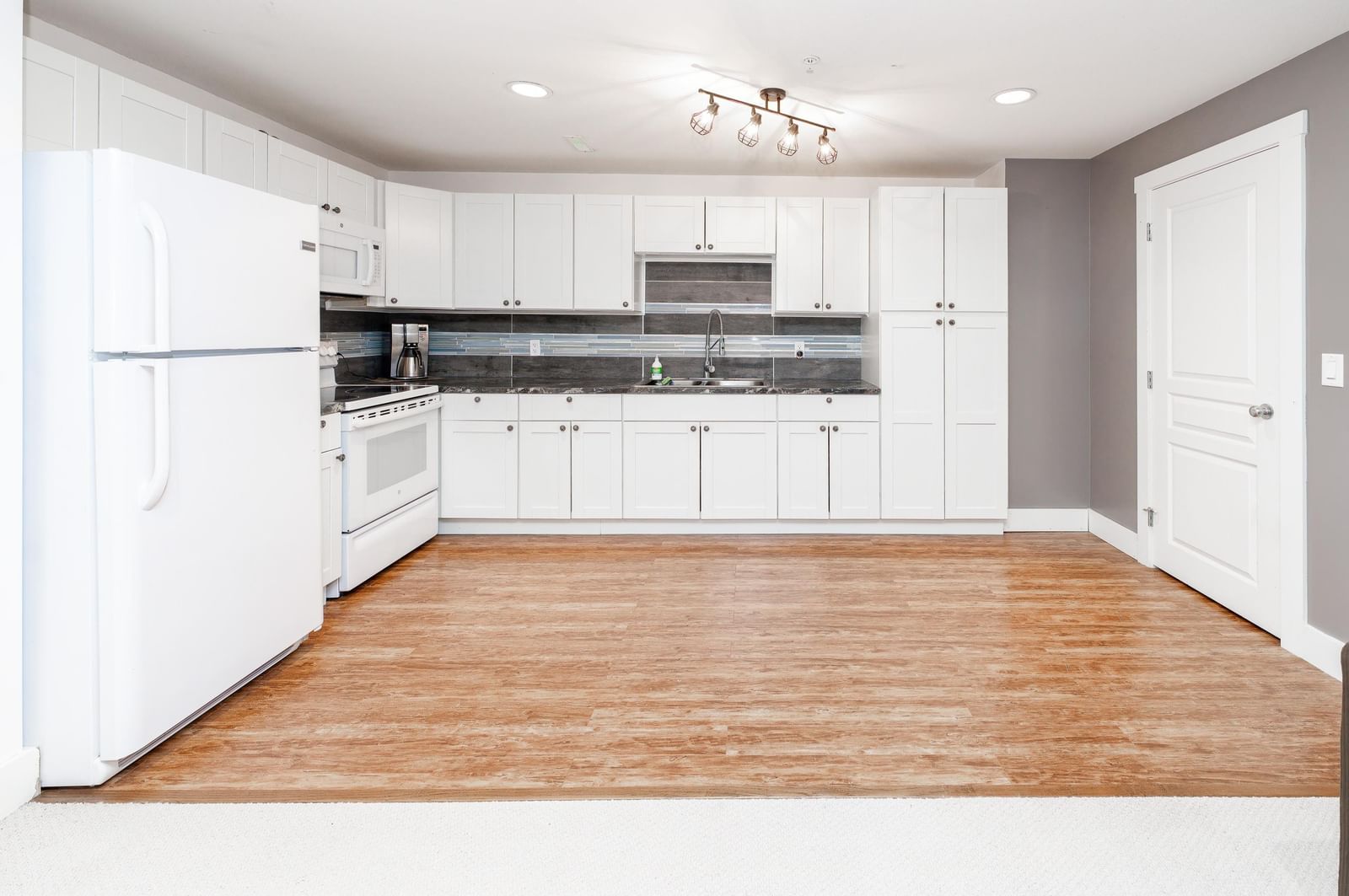 Listing Image 21
